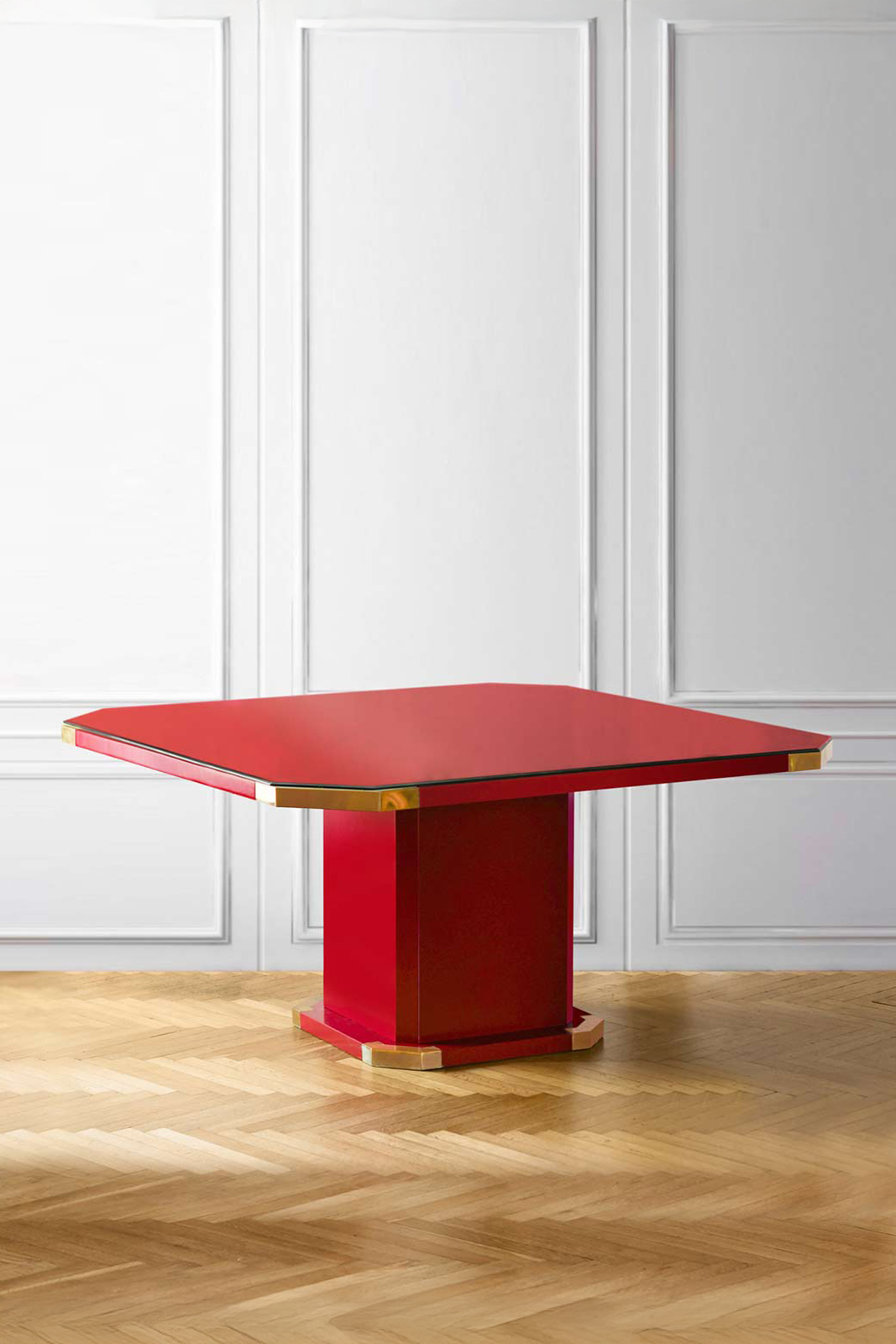China red lacquered octagonal table with brass details and cut crystal shelf, Italy 1980
