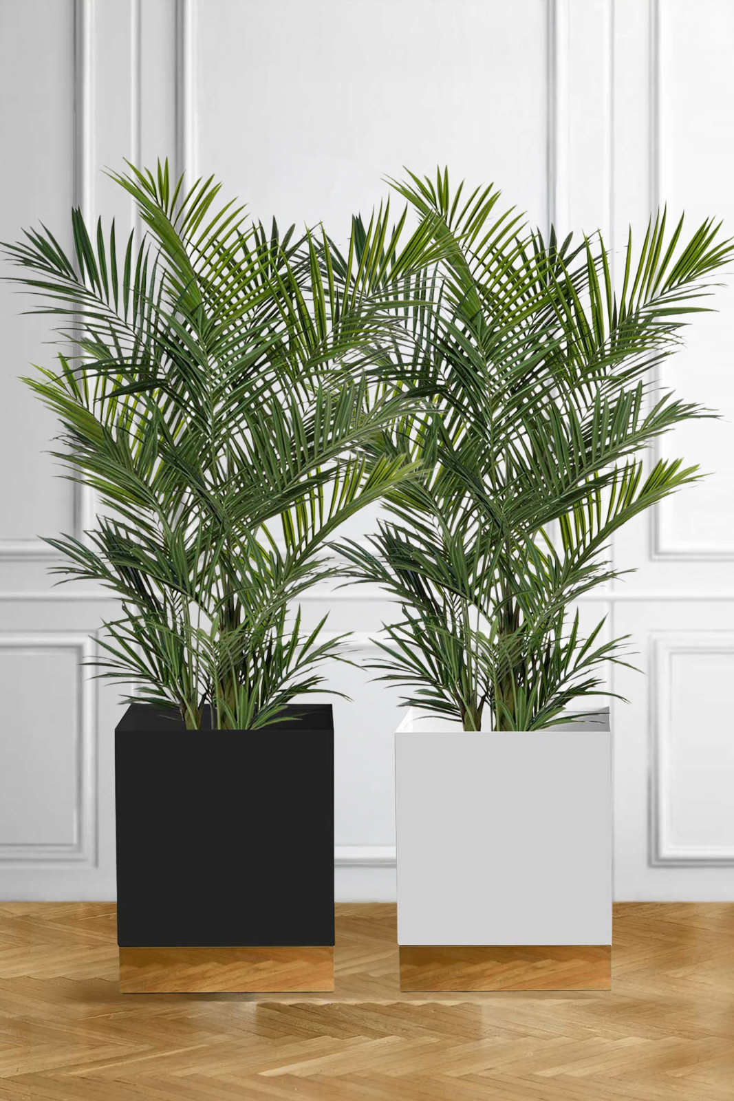 Black enamelled metal vase holder with brass details and invisible wheels - Molto Editions