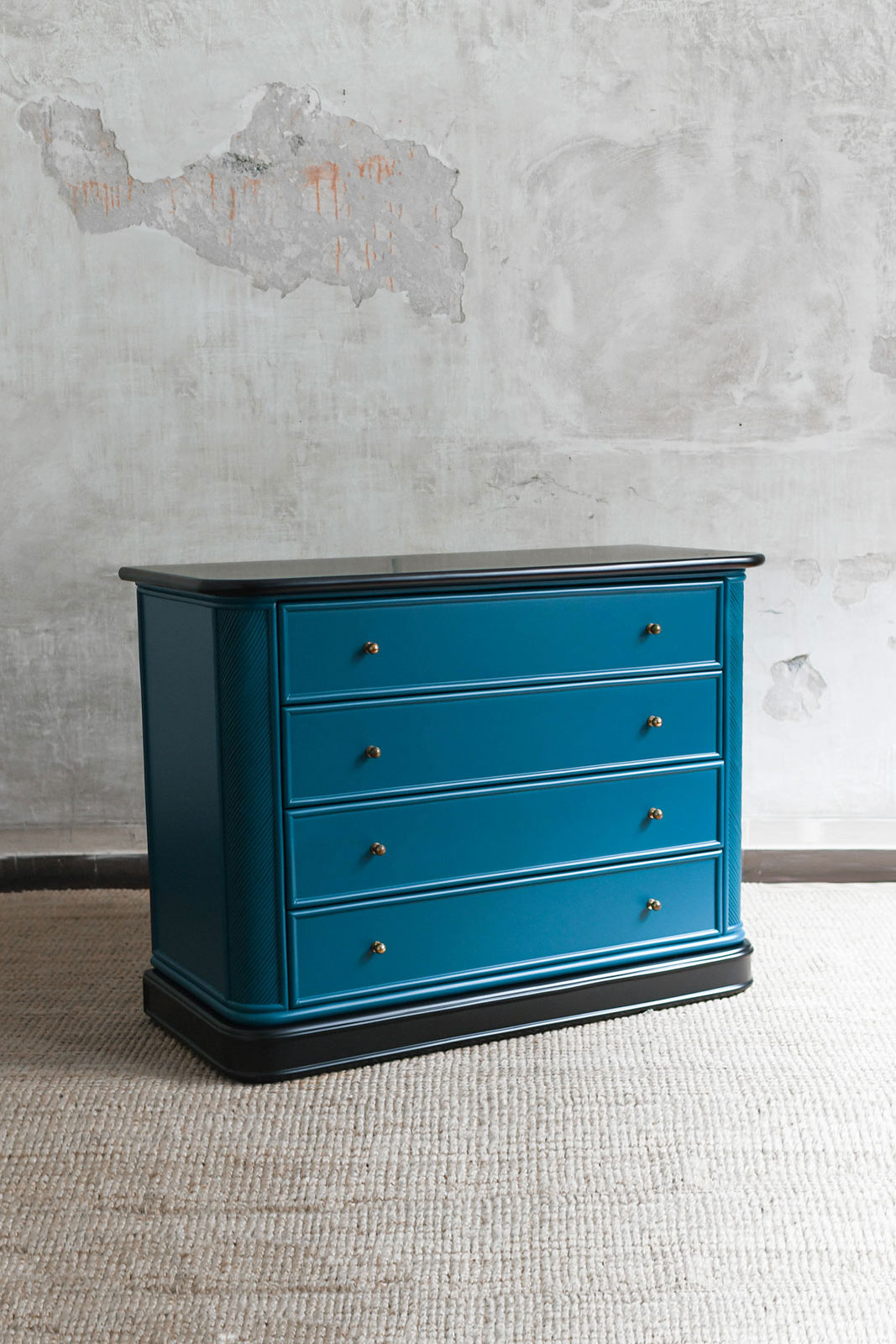 Light blue lacquered chest of drawers – Laccati series – 1980s