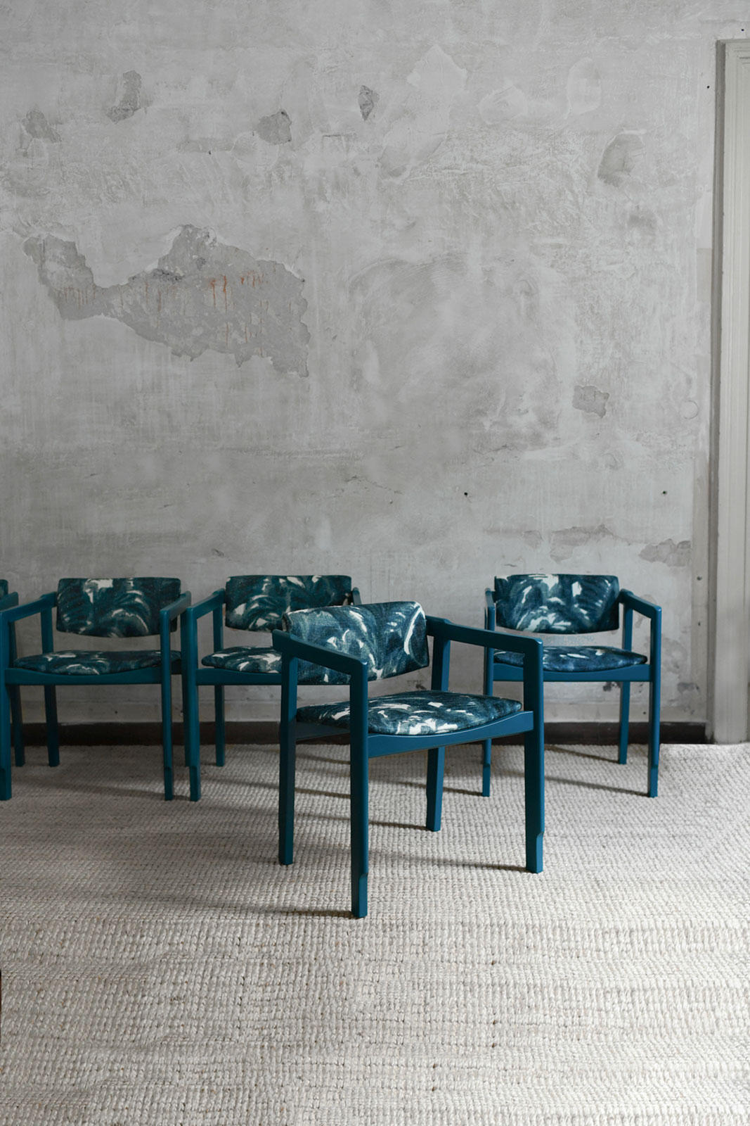 Set of six lacquered wooden chairs – 1960s